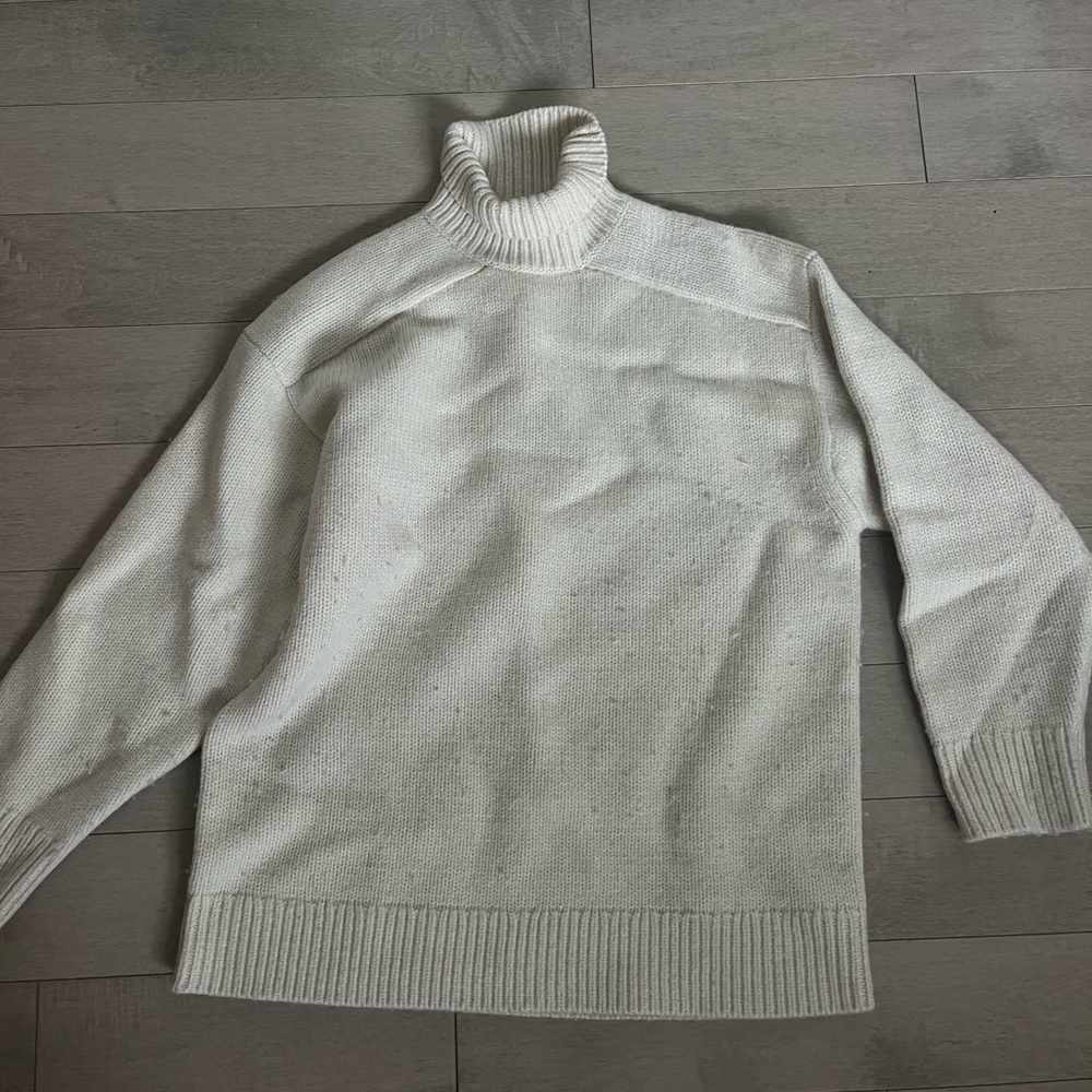 ARITZIA Wilfred Women's  White Turtleneck Sweater
